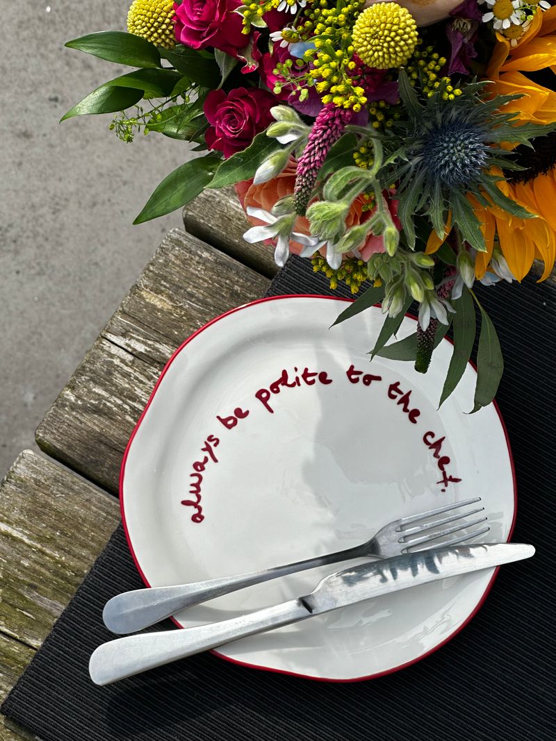 Assiettes slogans MAE