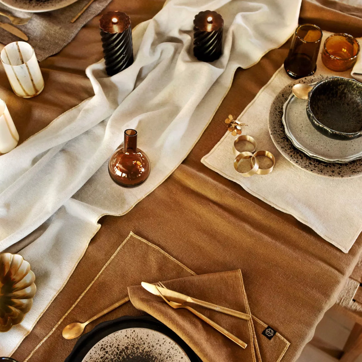 Set de table lin bordure dorée HAO