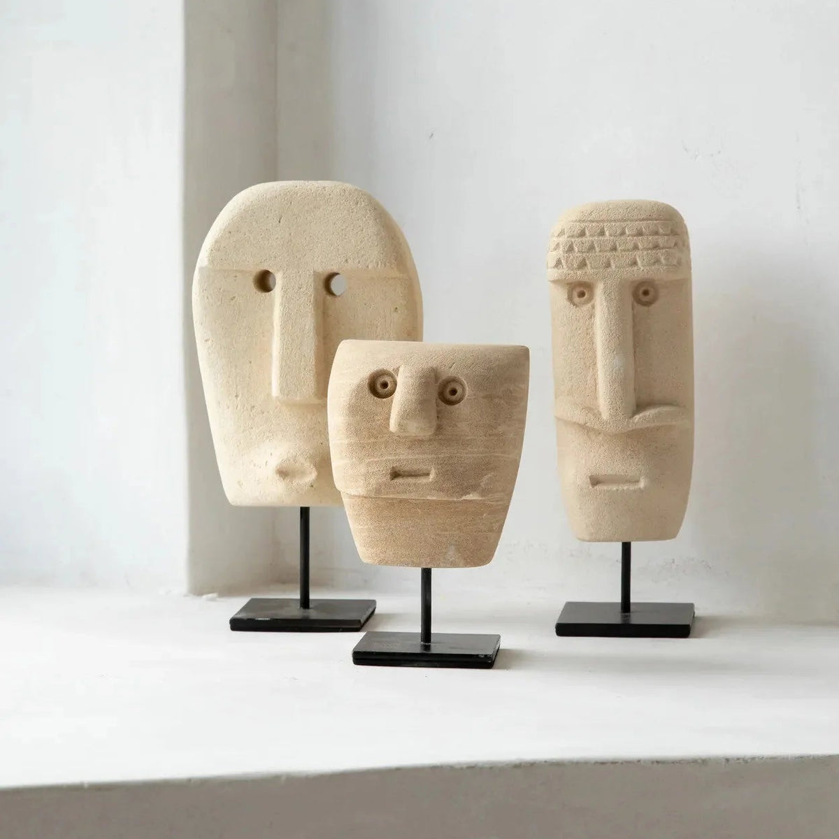 Masque de pierre sur pied BAZ