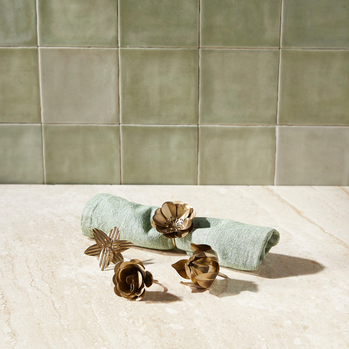 Set de 4 ronds de serviettes motif floral doré BEH