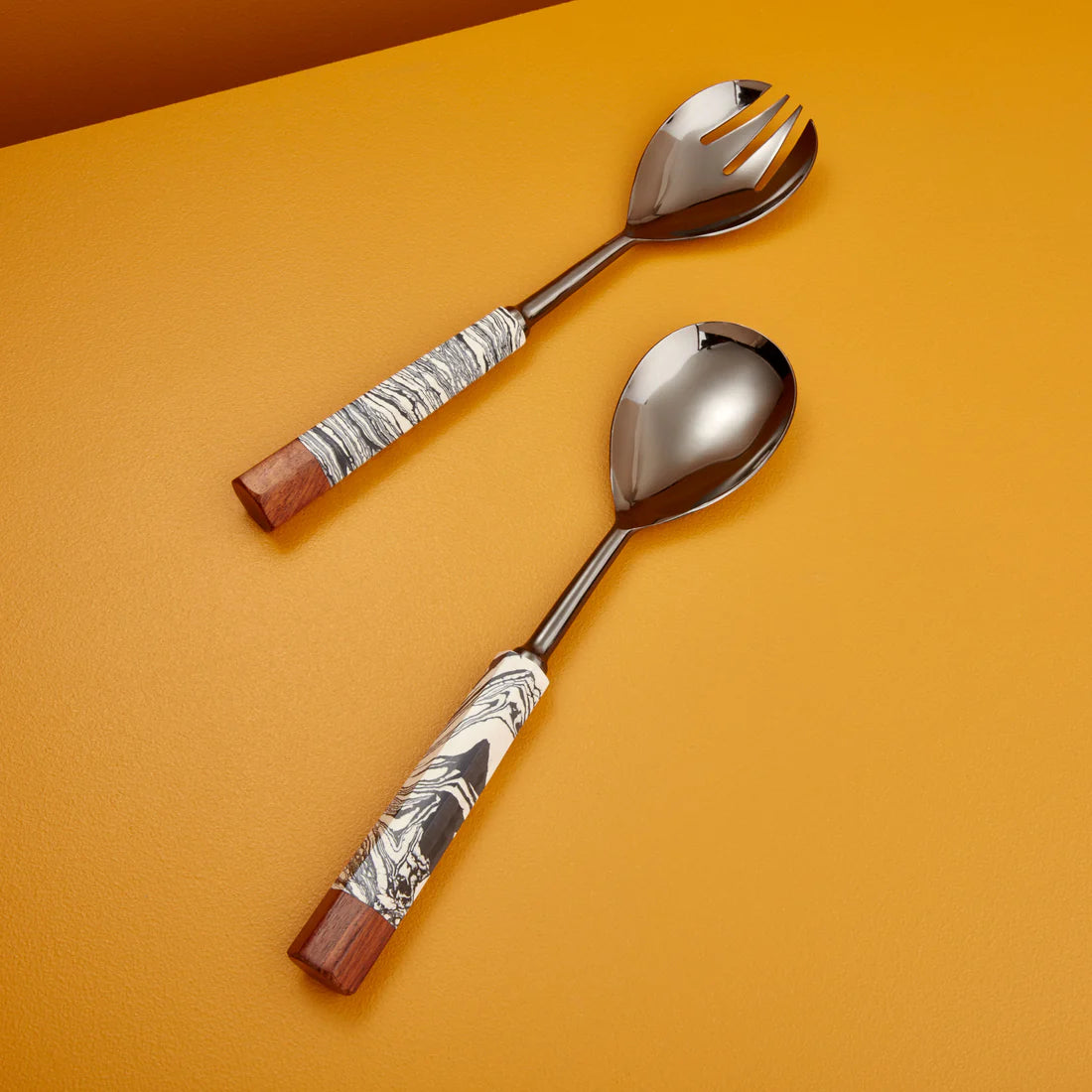 Couverts à salade émail blanc ou marbré et bois ou tout argentés BEH
