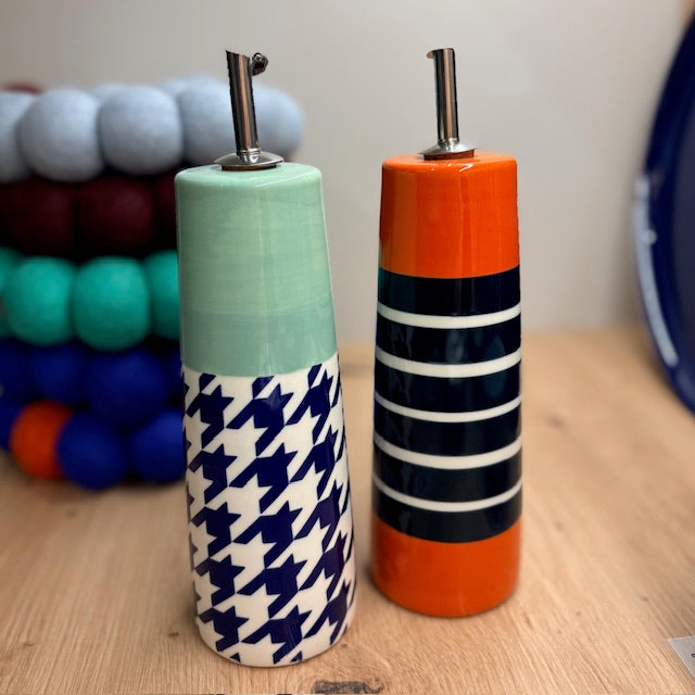 Huilier ou vinaigrier céramique et motifs WD