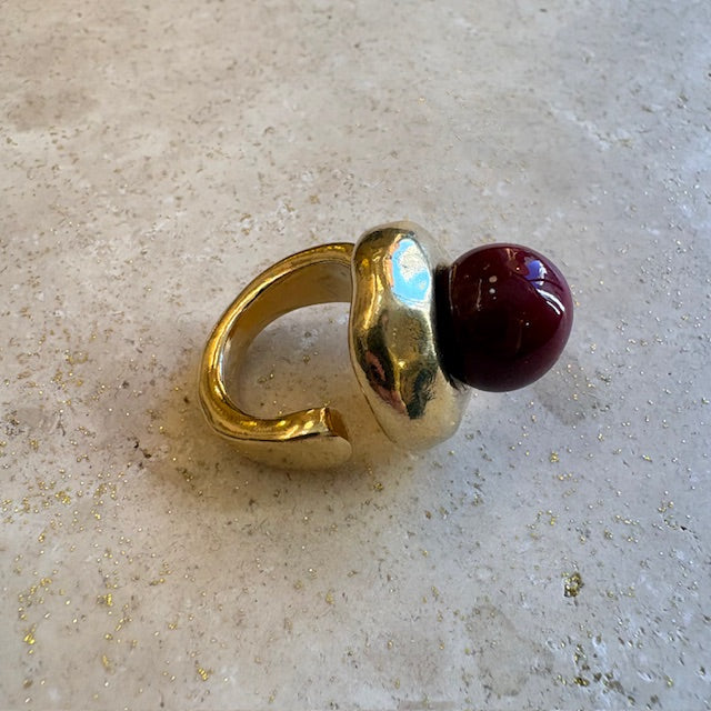Bague dorée boule céramique SEN