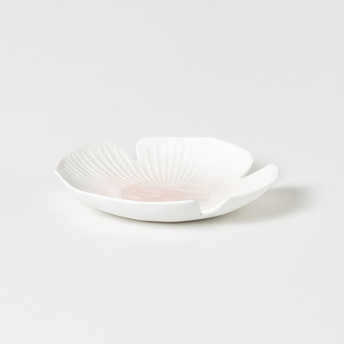 Coupelle fleur porcelaine RAD