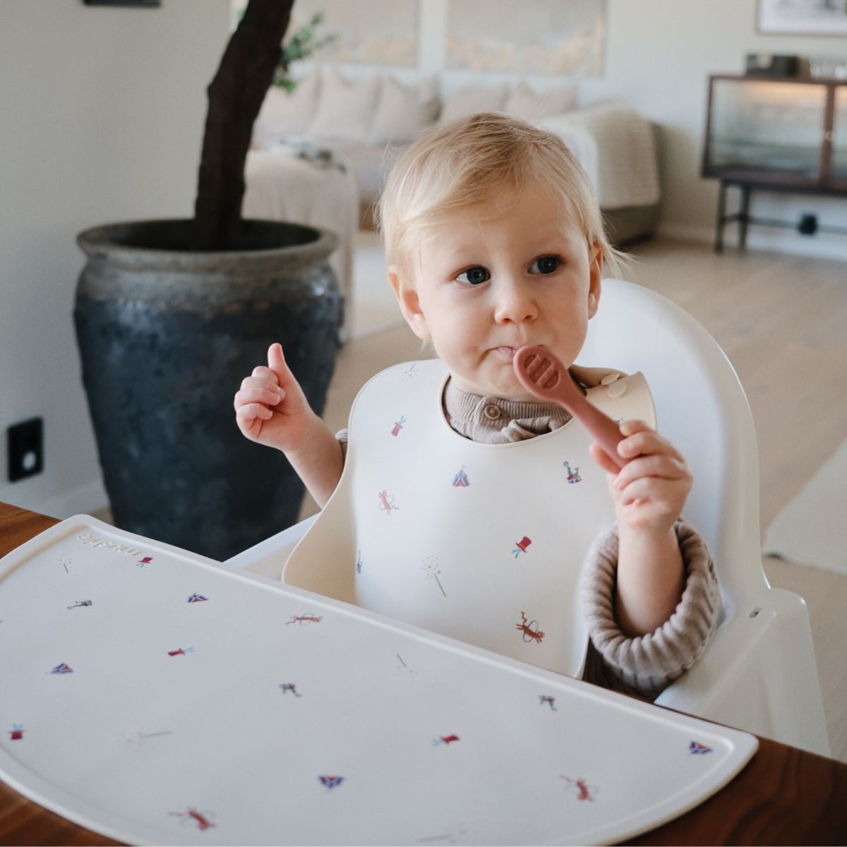 Bavoir silicone MAM