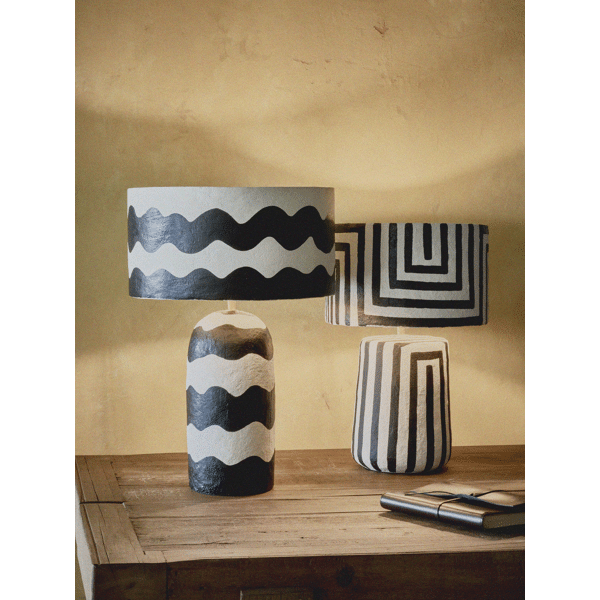 Lampe papier maché noire et blanche POM