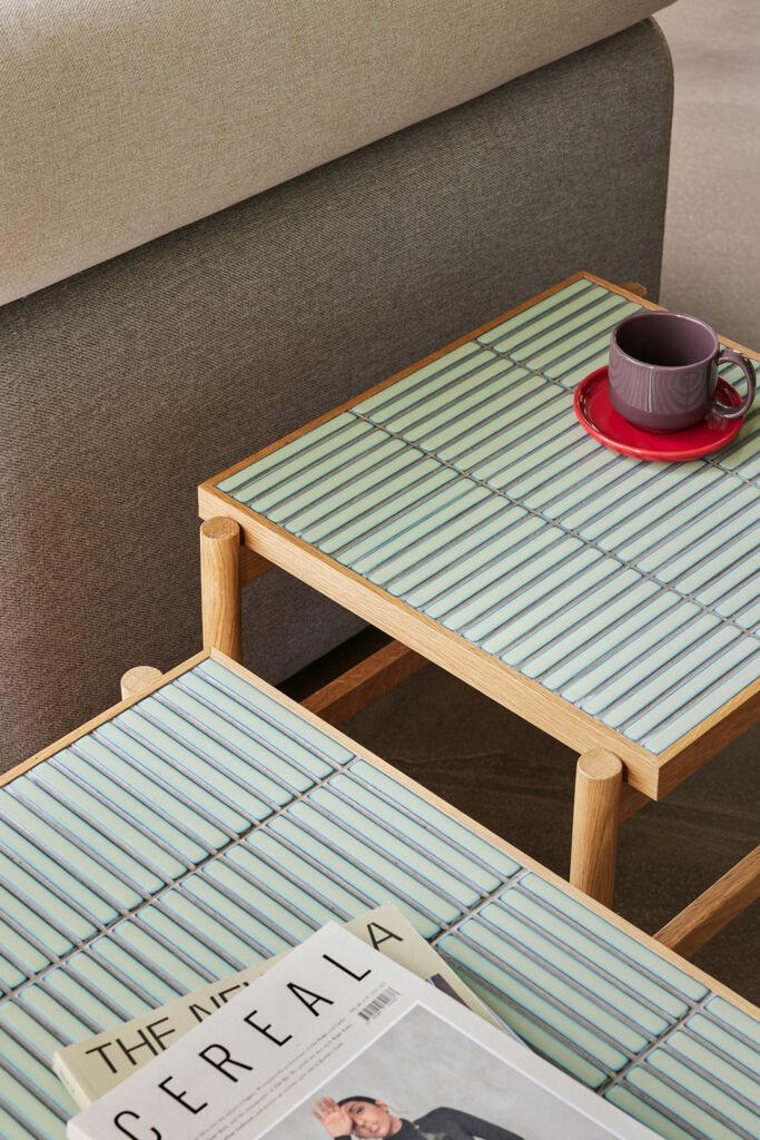 Table basse carrelage et bois HUB